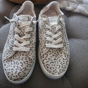 Roxy Women's Leopard-Print Lace-Up Sneakers in Beige and White